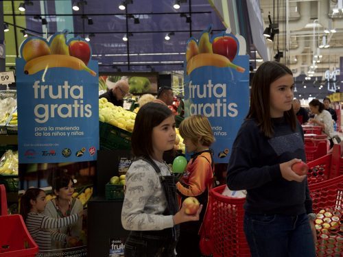 EROSKI in Spagna distribuirà 40.000 frutti ai bambini